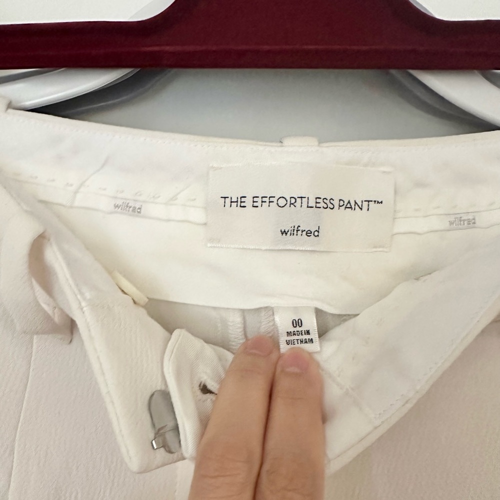 Aritzia Wilfred The Effortless Pant in Cream